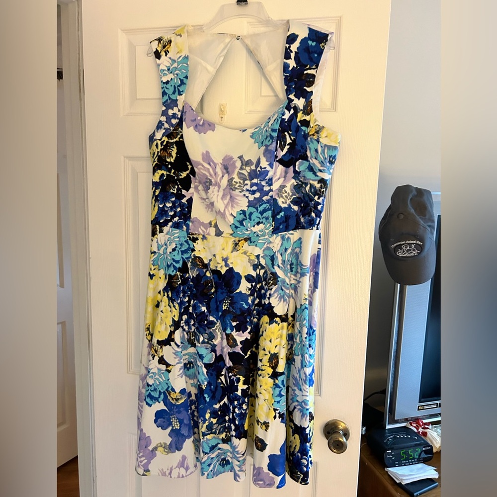 Size 16 New York & Co. dress very flattering summer dress